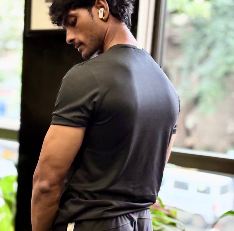 black gym wear t-shirt